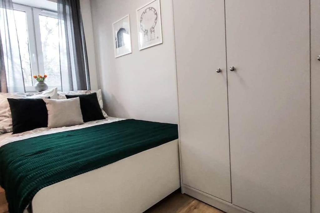 Bezagenta Mozart4 2 Room Easy Transit To City Wifi Warschau Exterior foto